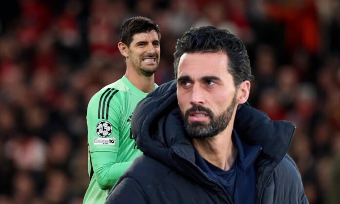 Álvaro Arbeloa y Thibaut Courtois en un partido del Real Madrid.