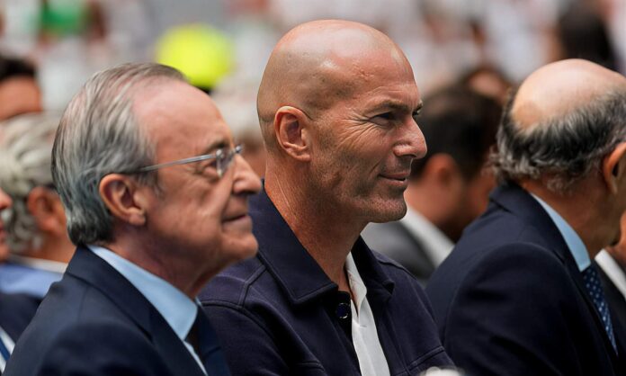 Zinedine Zidane, con Florentino Pérez en la imagen, ha sido el gran artífice del fichaje de Aurelién Tchouaméni por el Real Madrid, el sustituto natural de Casemiro.