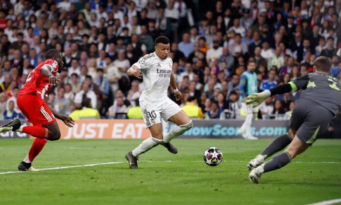 Kylian Mbappé, anotando el gol del Real Madrid contra el Bayern de Múnich en el Santiago Bernabéu.
