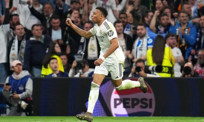 Kylian Mbappé celebra su gol ante el Bayern Múnich.
