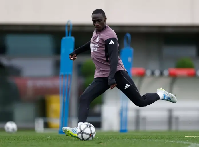  Mendy entrena con el grupo antes de recibir al Girona

