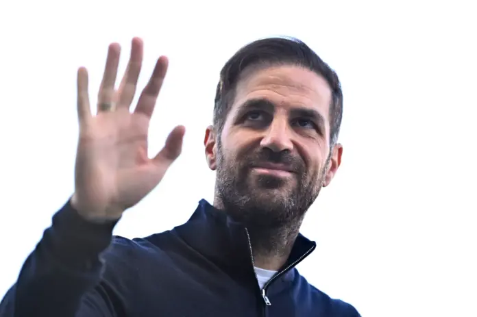  Cesc Fábregas no cierra la puerta a entrenar al Real Madrid: «No sería una línea roja»

