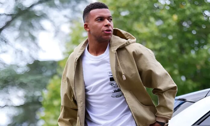 Kylian Mbappé, en una llegada a una reciente concentración con la Selección francesa.