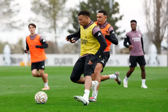  El Real Madrid prepara El Clásico con Mbappé y Courtois recuperados

