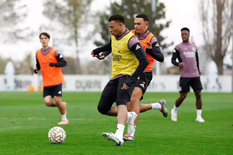  El Real Madrid prepara El Clásico con Mbappé y Courtois recuperados

